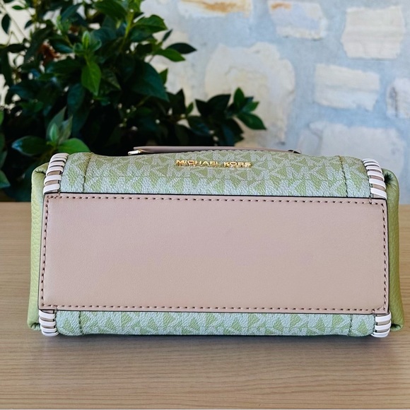 Michael Kors Carine Xs Signature Crossbody handbag NWT Authentic - Picture 3 of 6